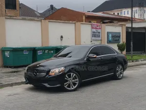 Mercedes-Benz C300 Luxury 4dr AWD 4Matic Sedan (2.0L 4cyl 7A) 2015