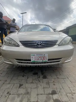 Toyota Camry 2005 Gold