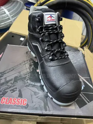 Durable Classic Safety Boot Available in Sizes