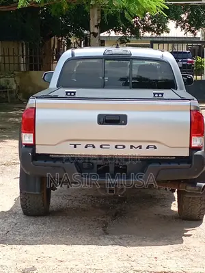 Toyota Tacoma 2017 Gray