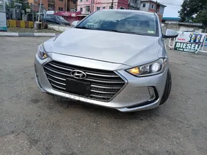 Hyundai Elantra Limited Sedan FWD (2.0L 4cyl 6A) 2017 Silver