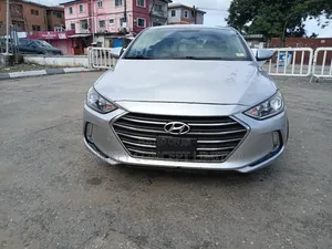 Hyundai Elantra Limited Sedan FWD (2.0L 4cyl 6A) 2017 Silver
