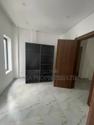 3bdrm Townhouse / Terrace in Lekki Phase 1 for rent