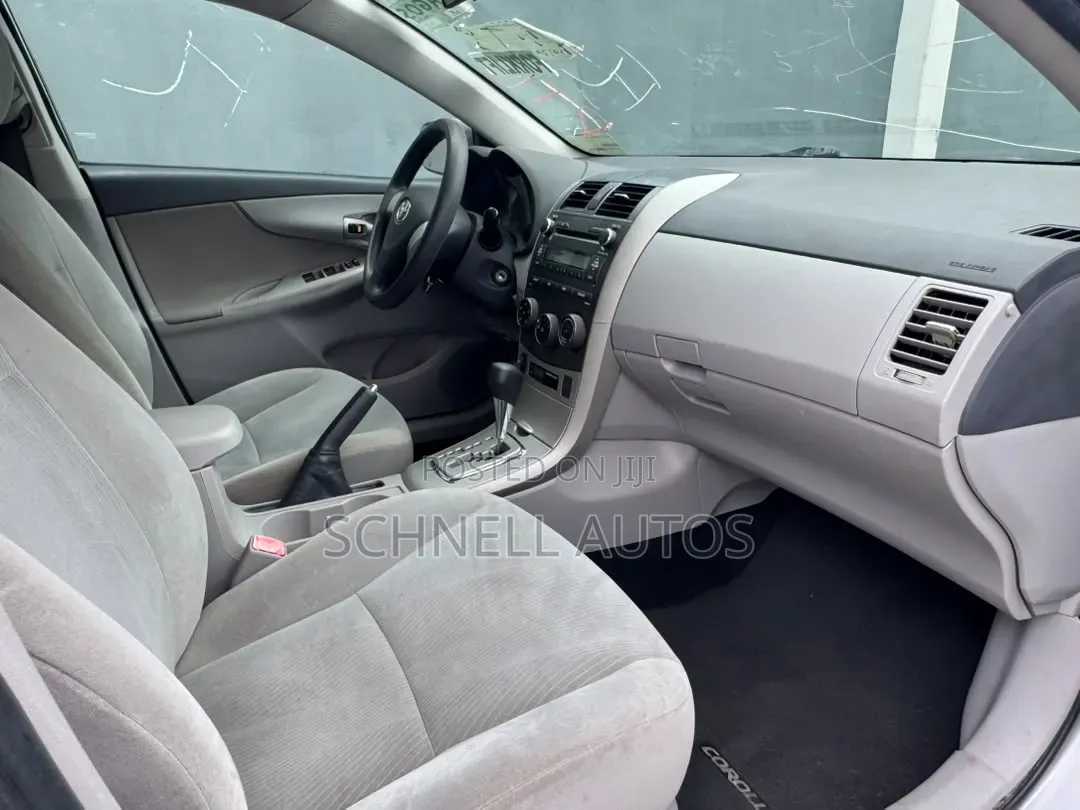 Toyota Corolla 2012 Silver