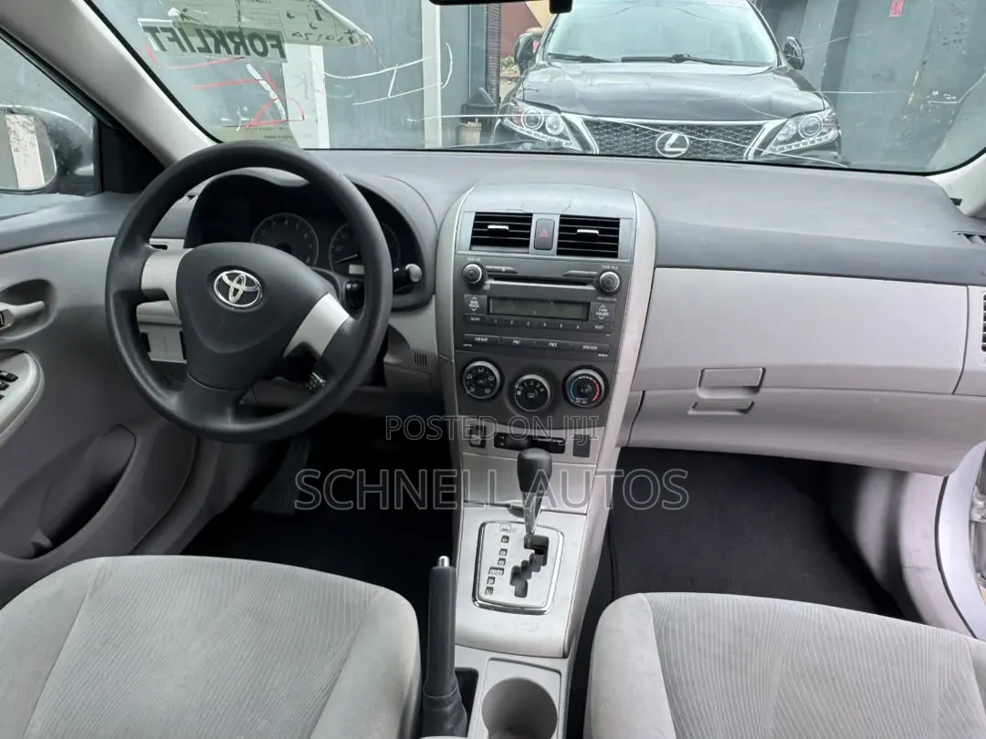 Toyota Corolla 2012 Silver