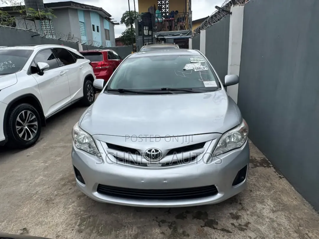 Toyota Corolla 2012 Silver
