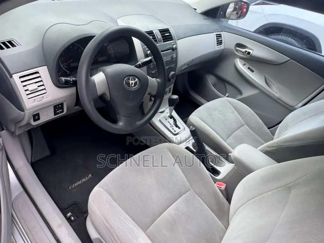 Toyota Corolla 2012 Silver