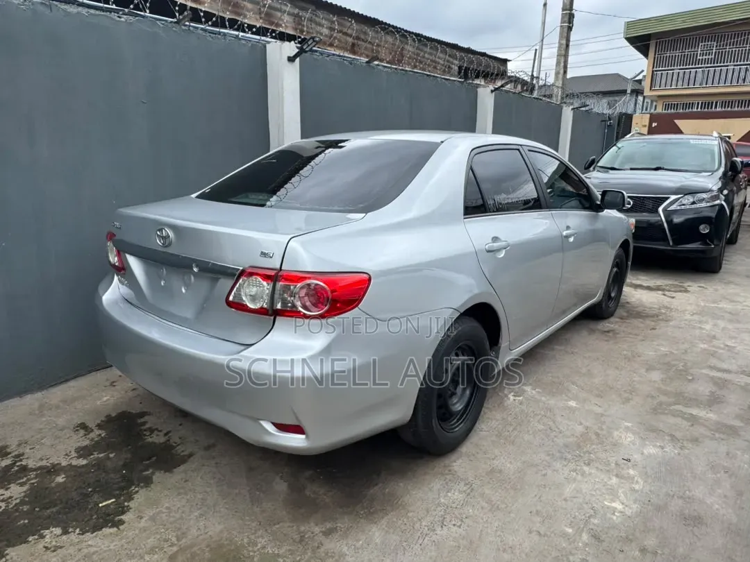 Toyota Corolla 2012 Silver