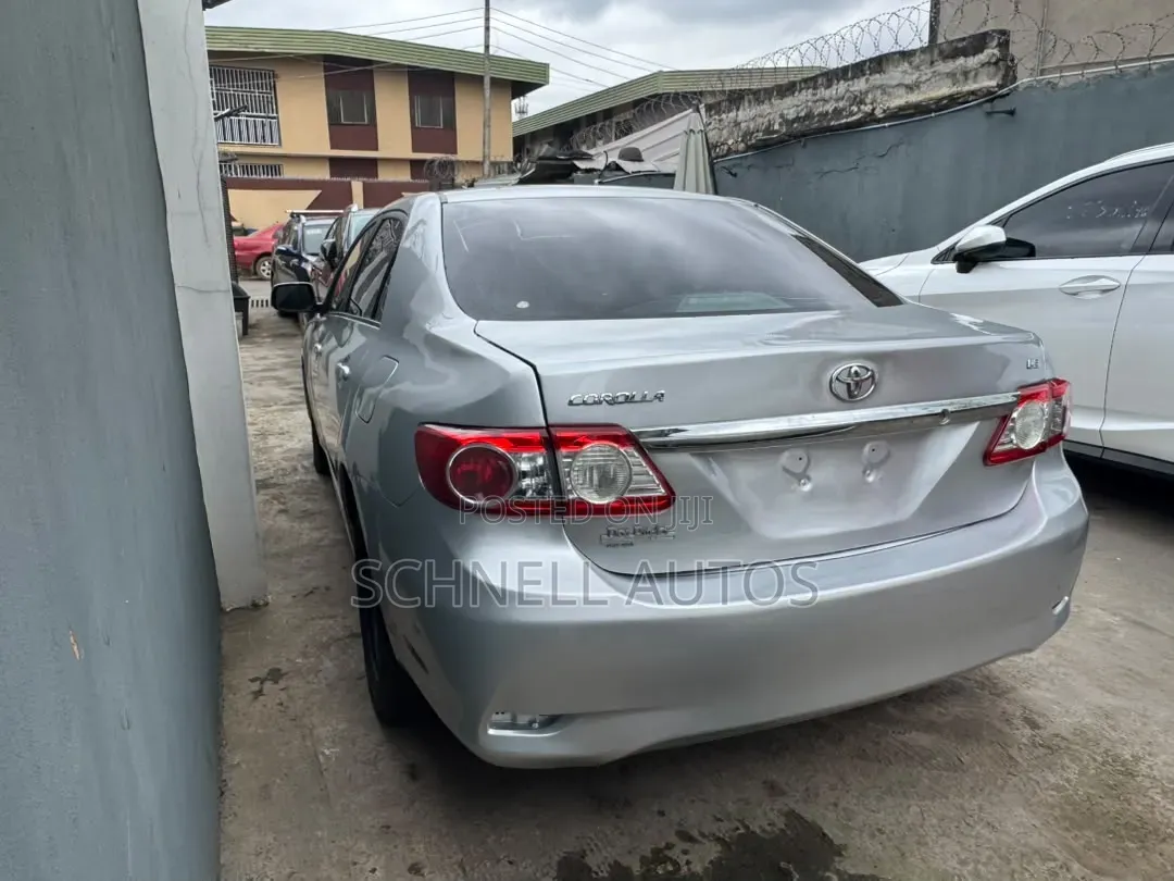 Toyota Corolla 2012 Silver