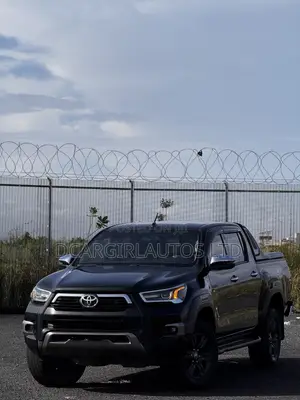Toyota Hilux 2021 Black