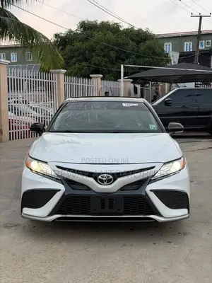 Toyota Camry XSE (2.5L 4cyl 8A) 2019 White