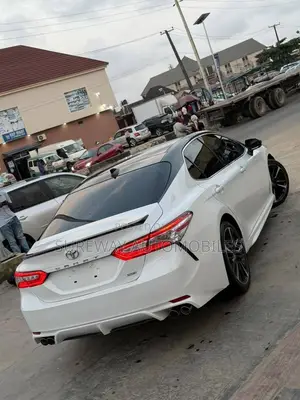 Toyota Camry XSE (2.5L 4cyl 8A) 2019 White