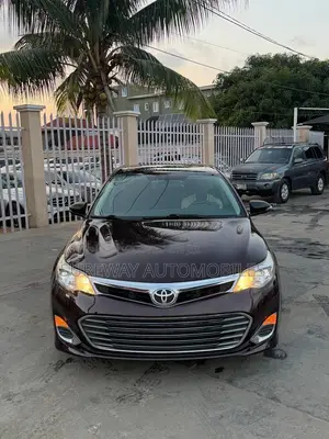 Toyota Avalon XLE FWDSedan (3.6L 6cyl 6A) 2016 Burgundy