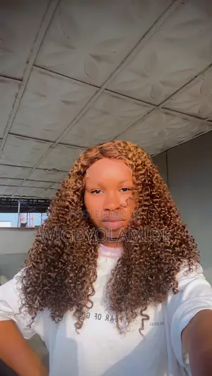 Hh SDD 5by5 Closure Pixel Curls Piano Color