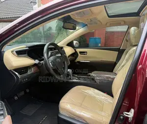Toyota Avalon XLE Sedar FWD (3.5L 6cyl 6A) 2013 Red
