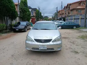 Toyota Camry LE 4dr Sedan (2.4L 4cyl 5M) 2004 Silver