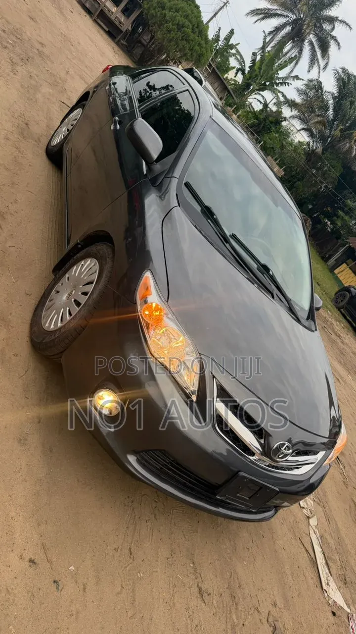 Toyota Corolla 2013 Gray