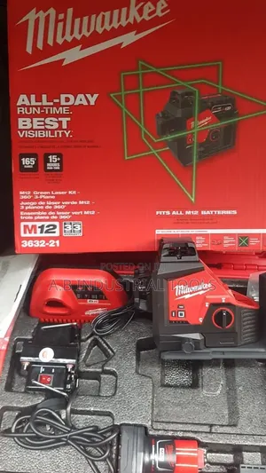 Milwaukee M12 Green 360° 3-Plane Laser Kit