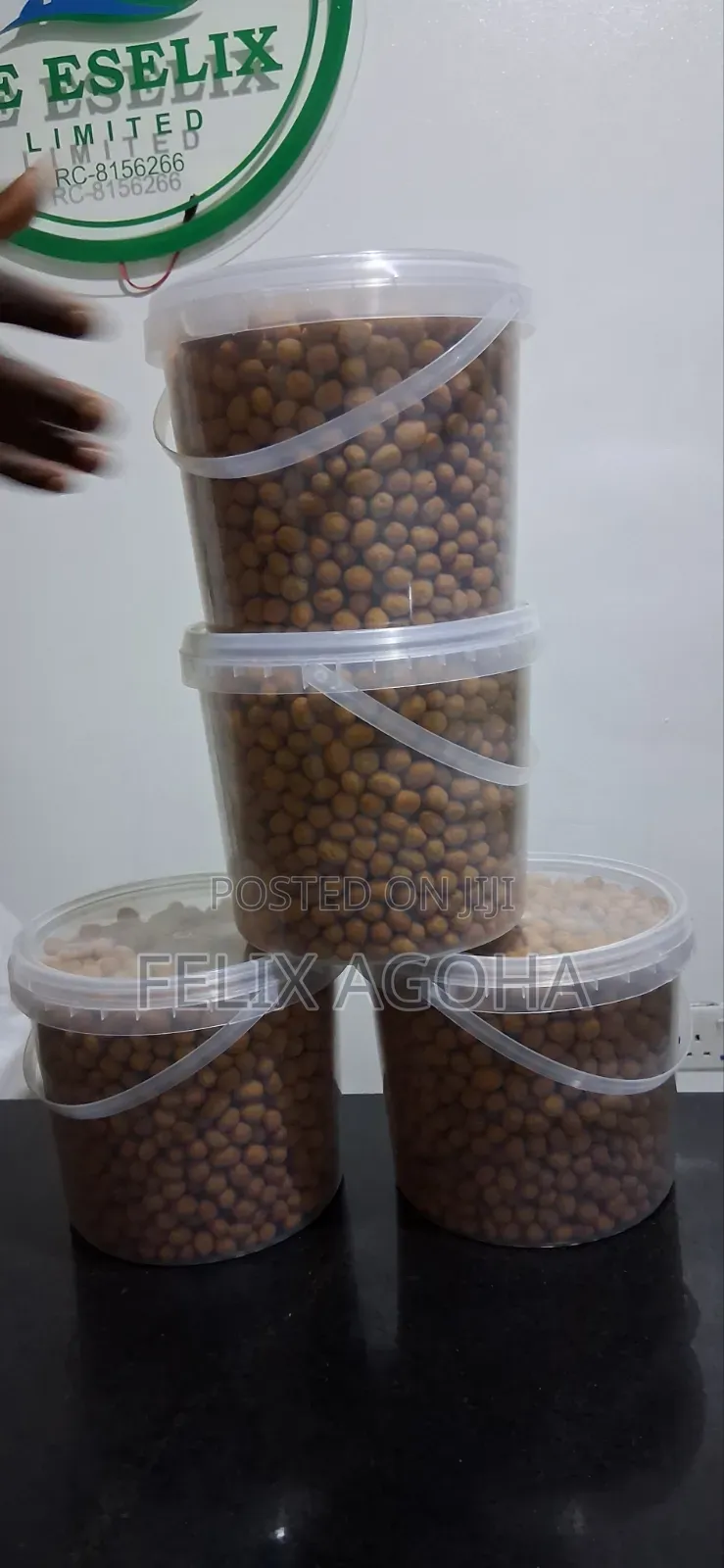 De Eselix Coated Peanuts