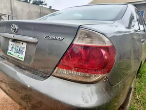 Toyota Camry 2.4 XLE 2005 Gray