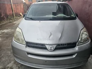 Toyota Sienna 2004 Silver