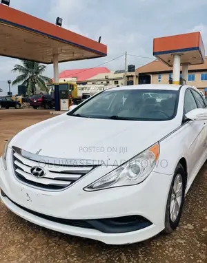 Hyundai Sonata SE 4dr Sedan (2.4L 4cyl 6A) 2014 White