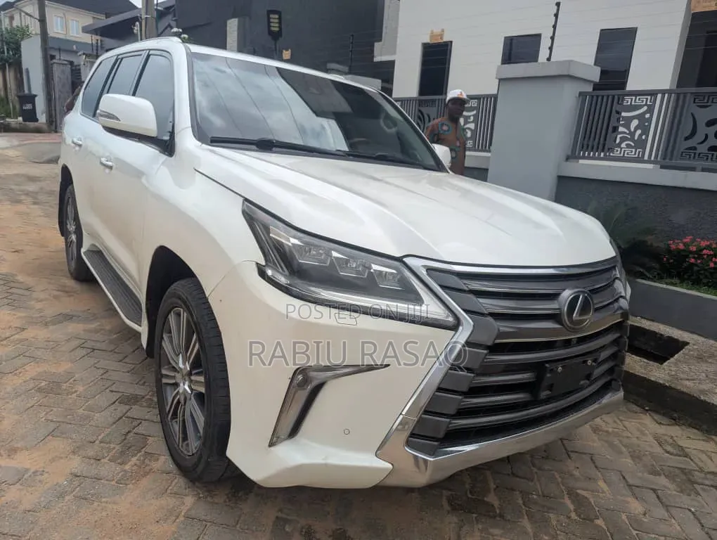 Lexus LX 2017 White