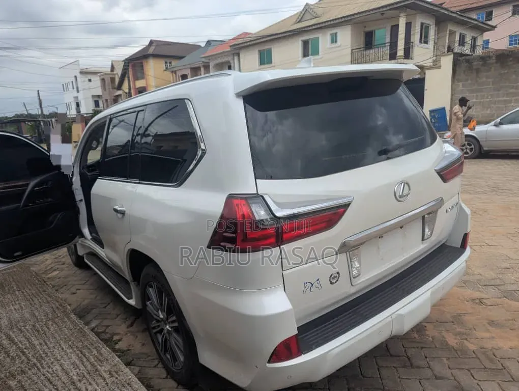 Lexus LX 2017 White