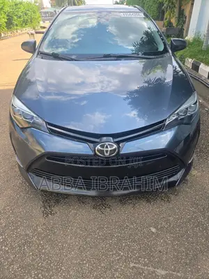Toyota Corolla XLE (1.8L 4cyl 2A) 2018 Gray