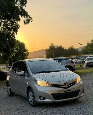 Toyota Yaris SE Hatchback 5dr 2015 Silver