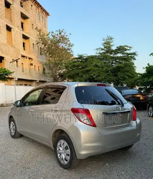 Toyota Yaris SE Hatchback 5dr 2015 Silver