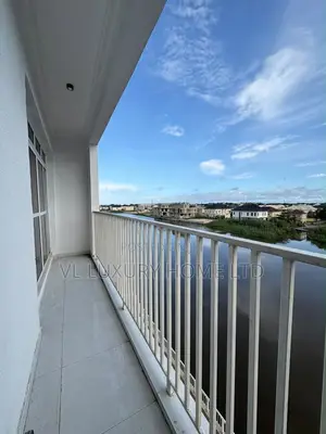 3bdrm Apartment in Western Forshore, Osapa london for rent