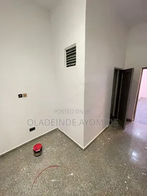 Mini Flat in Chevron for rent