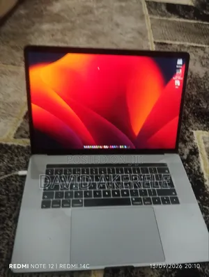 Laptop Apple MacBook Pro 2017 1GB Intel Core i7 SSD 250GB