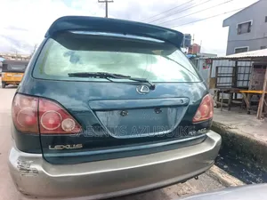 Lexus RX 2000 Green