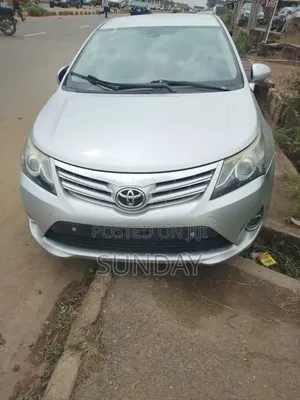 Toyota Avensis 2013 White