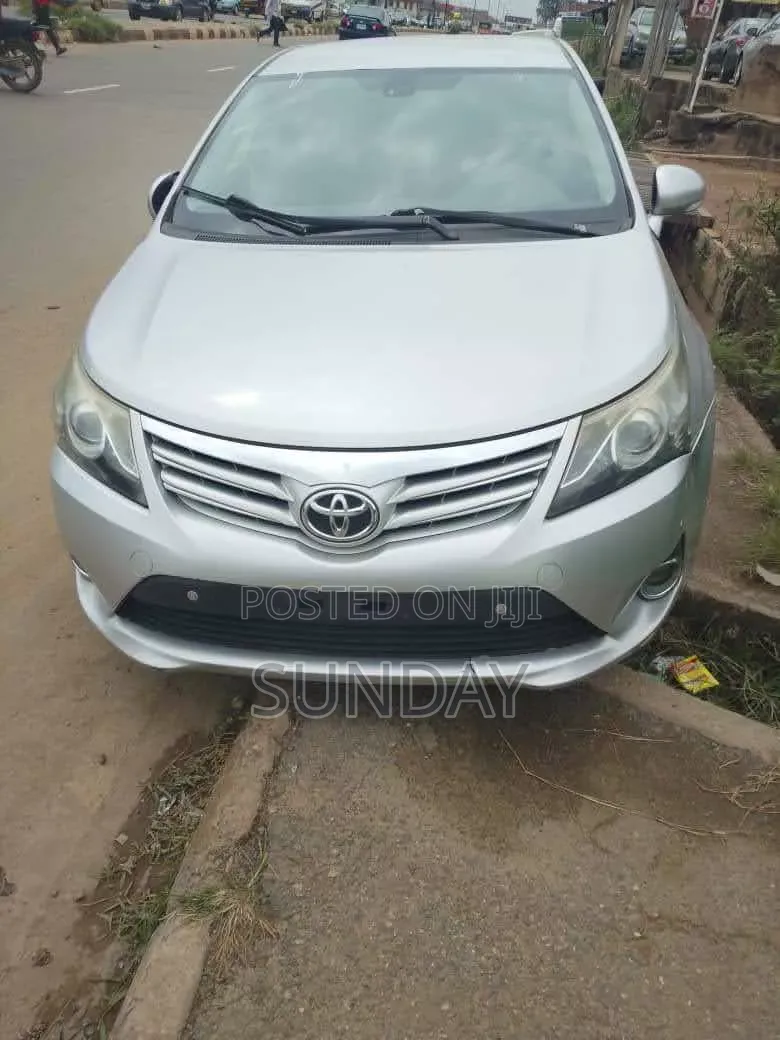 Toyota Avensis 2013 White