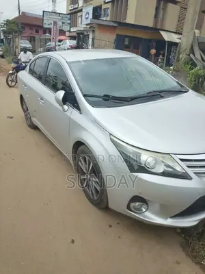 Toyota Avensis 2013 White