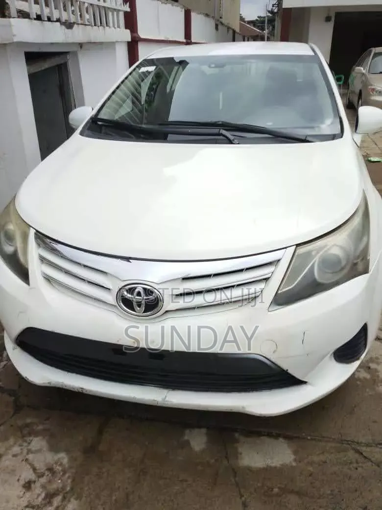 Toyota Avensis 2013 White