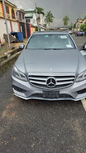 Mercedes-Benz E350 Base 4Matic Sedan AWD (3.5L 6cyl 7A) 2014 Gray
