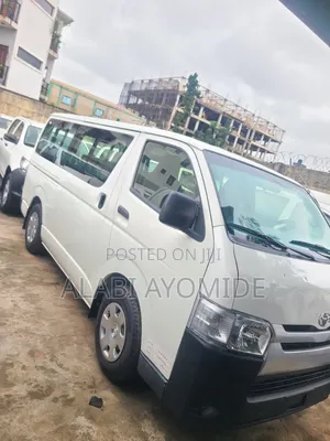 Toyota HiAce 2015 White