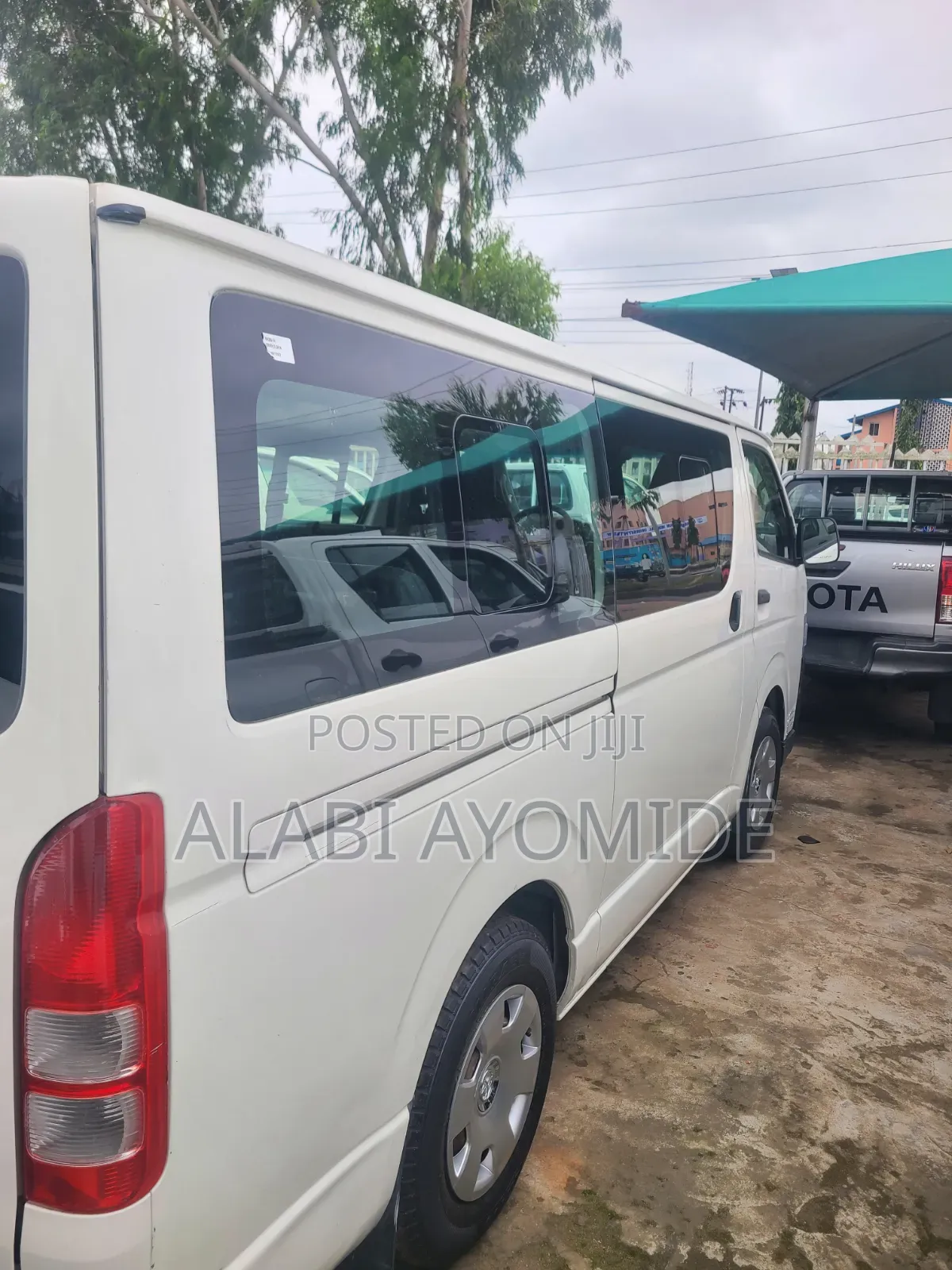 Toyota HiAce 2015 White