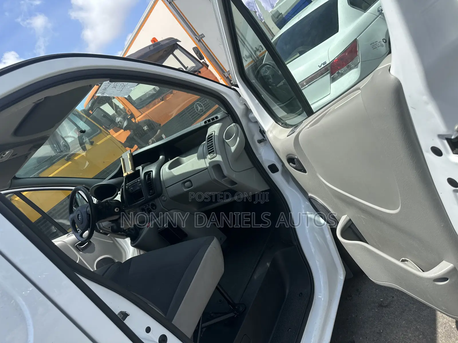 Opel Vivaro 2015 White