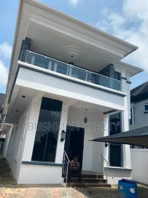 5bdrm Duplex in Chevron for rent