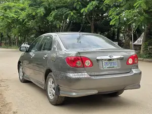 Toyota Camry LE 4dr Sedan (2.5L 4cyl 6A) 2011 Gray