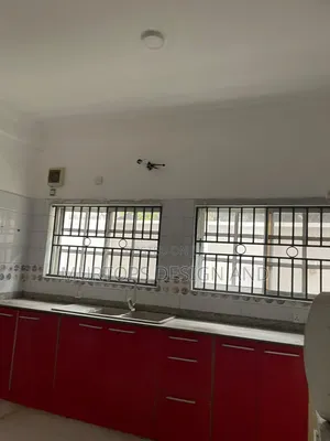 3bdrm Apartment in Lekki Phase 1 for rent