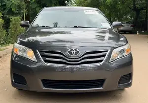 Toyota Camry LE 4dr Sedan (2.5L 4cyl 6A) 2011 Gray