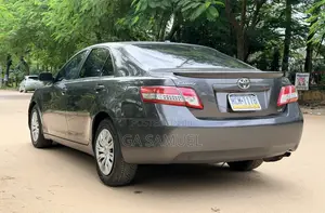 Toyota Camry LE 4dr Sedan (2.5L 4cyl 6A) 2011 Gray