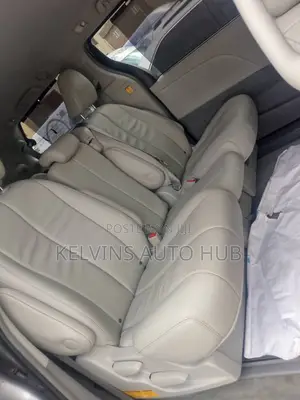 Toyota Sienna XLE AWD 7-Passenger 2013 Silver