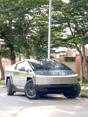 Tesla Cybertruck Cyberbeast 2025 Silver